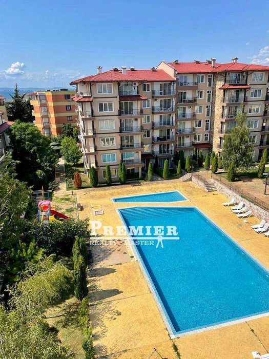Прекрасен двустаен апартамент с фронтална гледка към морето в Равда