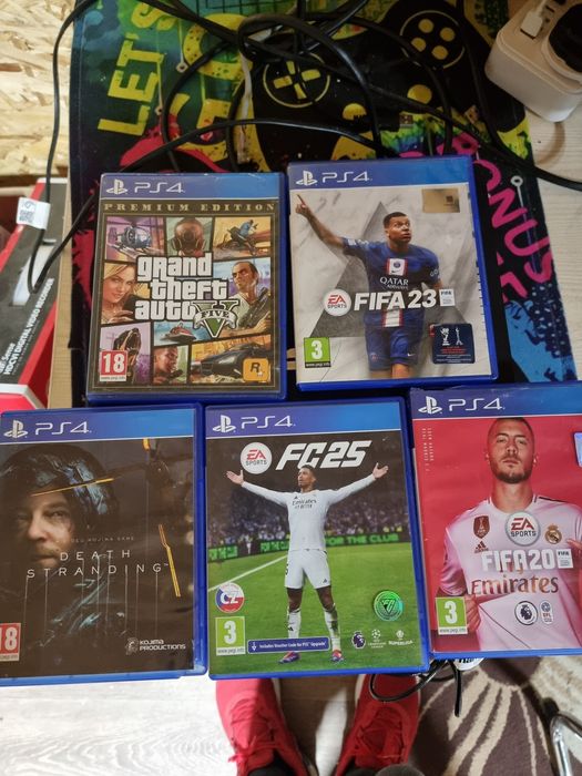Playstation 4 pro, ps4, 2 joystickuri, multiple jocuri, cabluri, etc.
