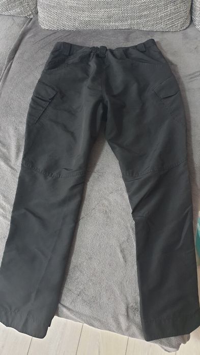 Pantaloni tactici , marimea L . Noi.