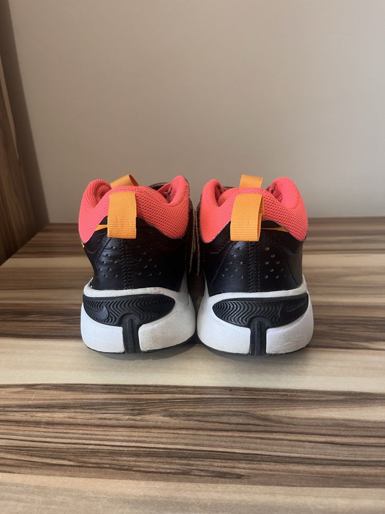 NIKE TEAM HUSTLE D 11 GS Basketball Shoes