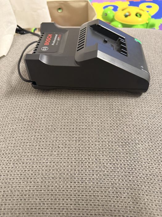 Incarcator bosch 18V