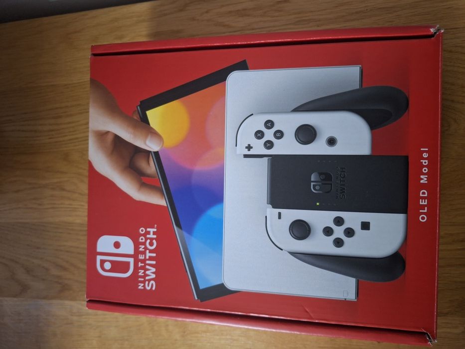 Nintendo Switch OLED+3 jocuri FIFA +Accesorii-Stare impecabilă