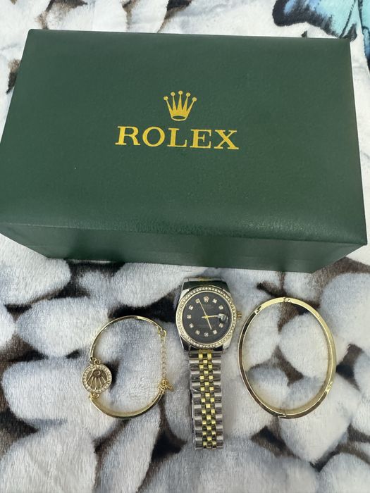 Vand  ceas rolex de dama ! Ceasul este nou nout!
