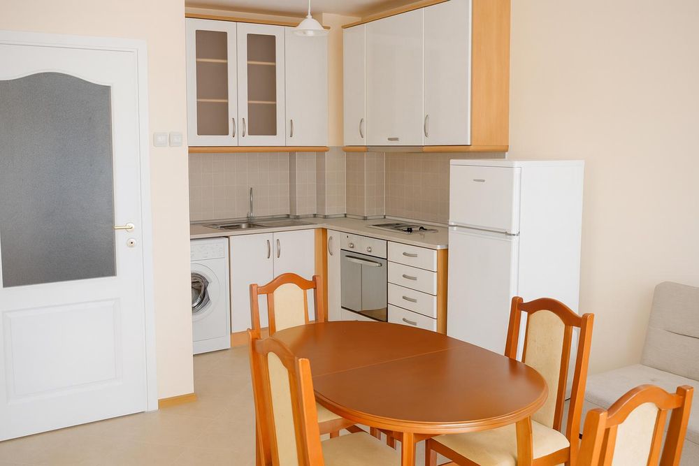 Светъл ДВУСТАЕН апартамент в кв. Мараша