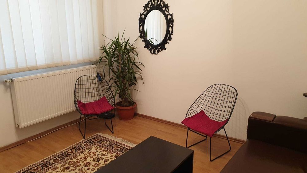 Proprietar inchiriez apartament cu 2 camere la curte, centrala proprie