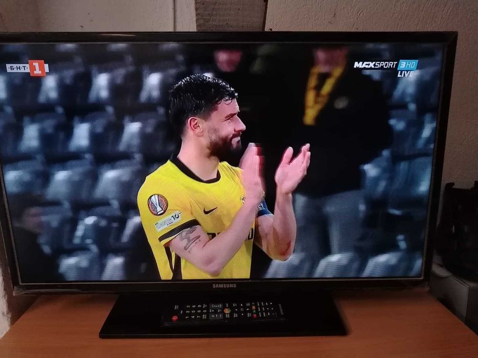 Продавам телевизор Самсунг Samsung UE32H4003W