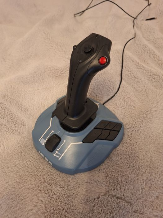 Vand Airbus TCA pack cu throttle, Joystick și accesorii.