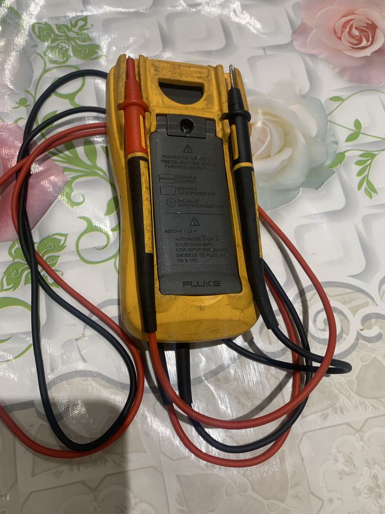 Fluke 114 TRUE RMS MULTIMETER/комбиниран прибор за измерване