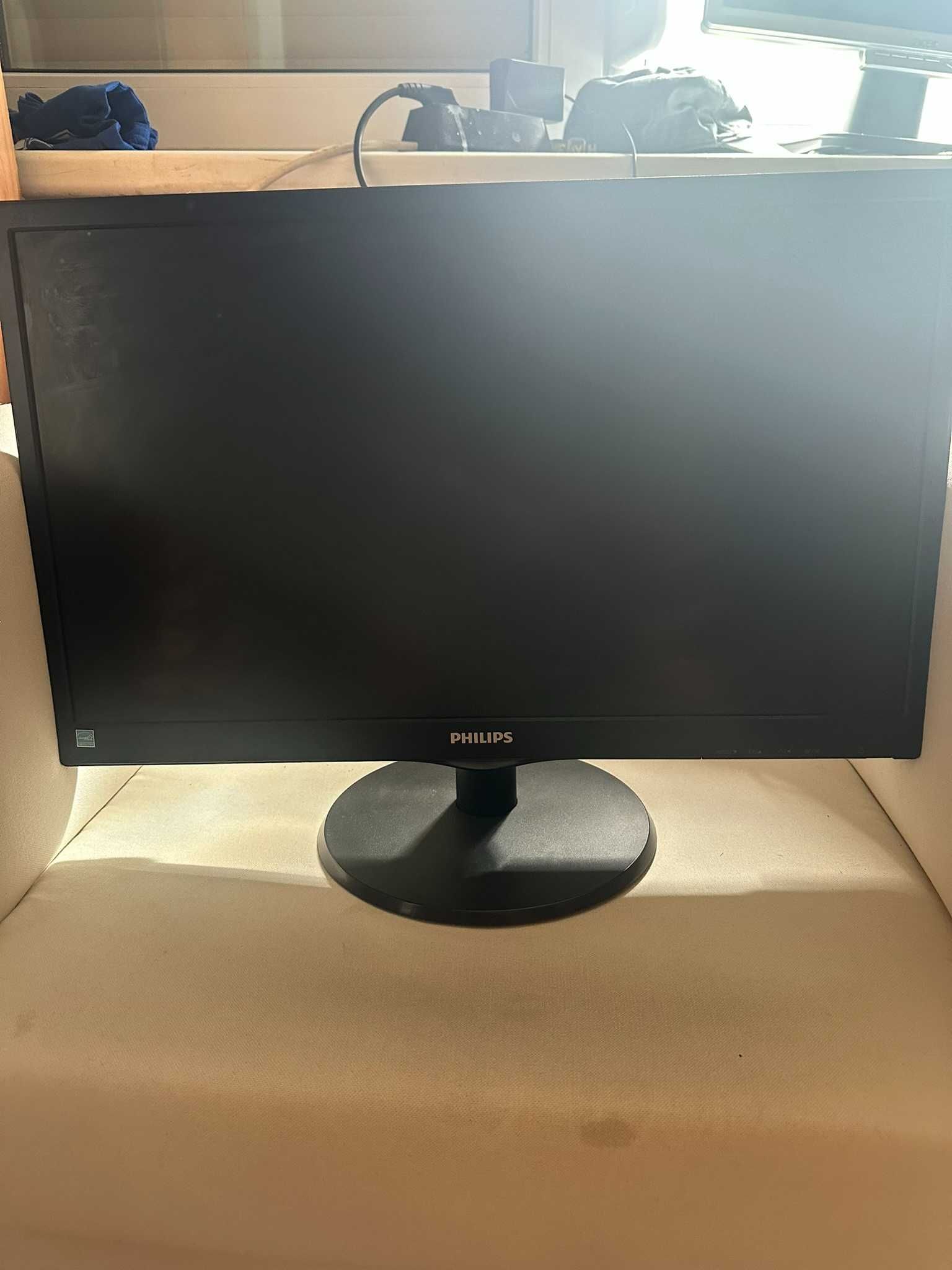Intel NUC i3-7100U настолен компютър + монитор