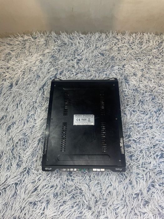 Vând doua amplificatoare auto crunch și mingsound