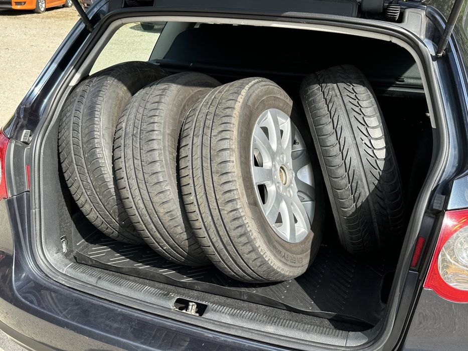 Vw Passat 1.9 tdi confort-line , navi , e4