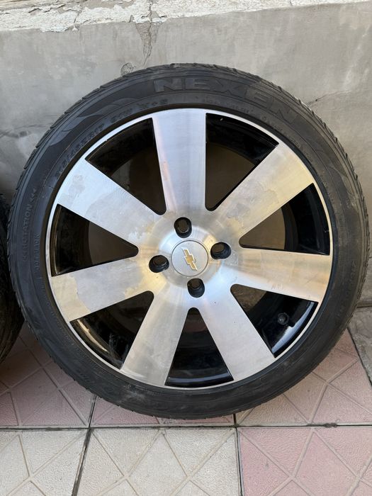 R 17 Diska 215/45 Kaptiva Shlipovka qilingan