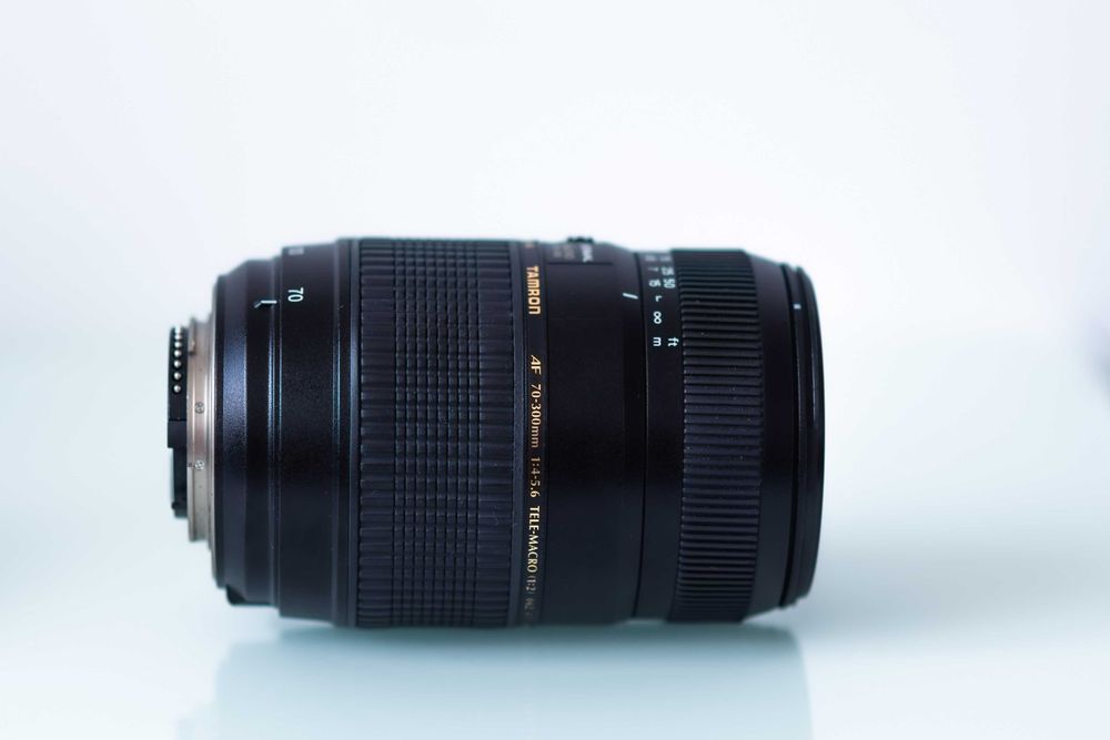 Teleobiectiv pentru Nikon TAMRON 70-300mm DI LD Af + Macro