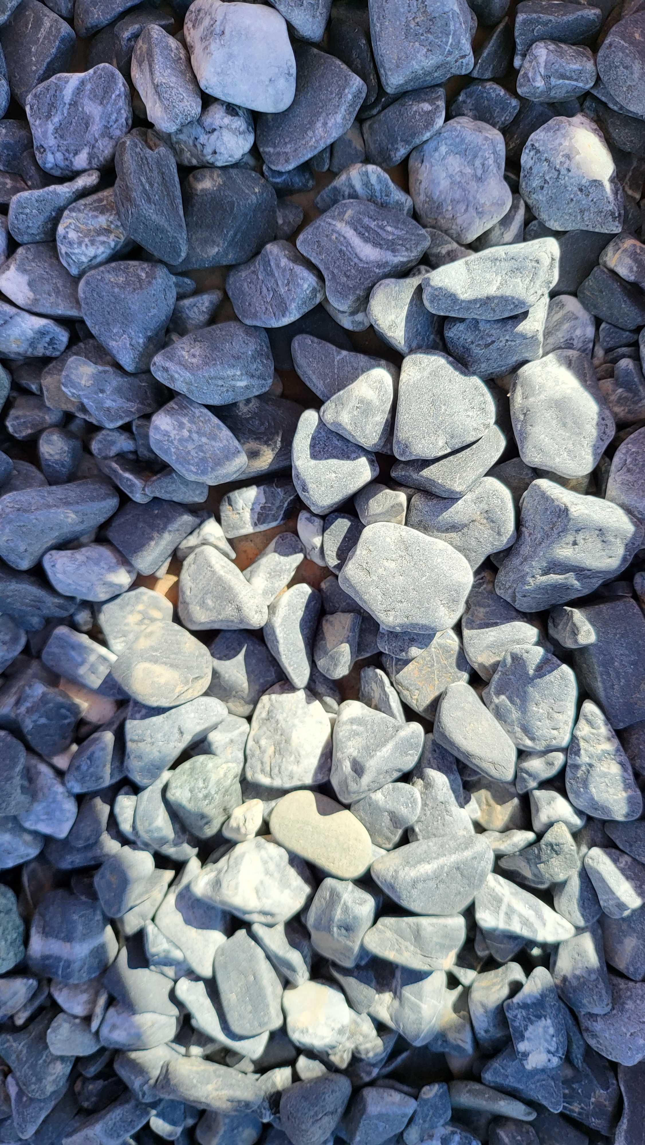 Ландшафтный камень. мраморная, морская речная галька, цветные камни