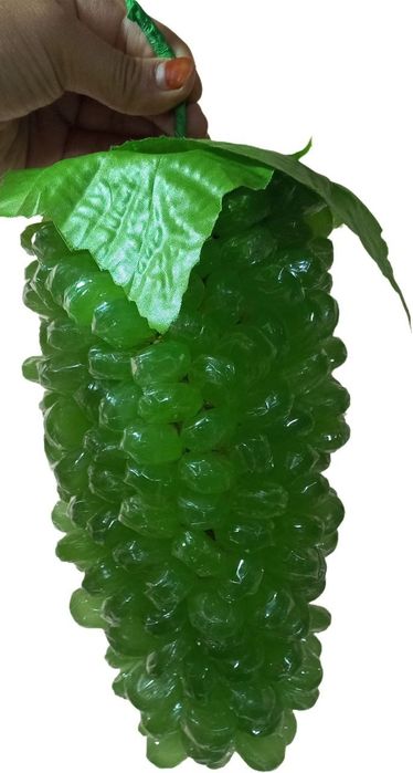 Qanddan yasalgan uzum 1 kg dan og‘irroq