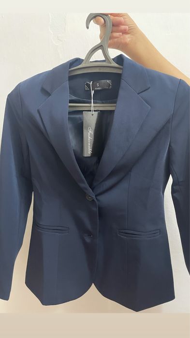 костюм женский, классический, размер S, 7500 тг