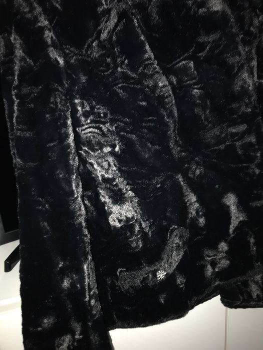 Haina blana artificiala neagra