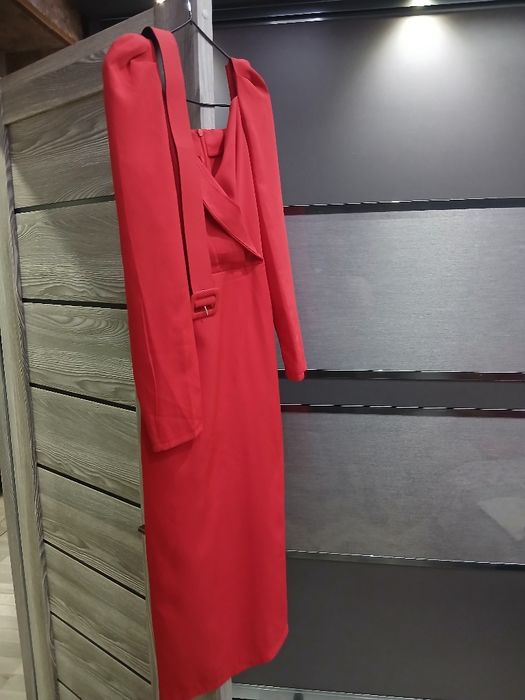 Продаю вечерное платье, можно надеть и на будние дни НОВОЕ размер М