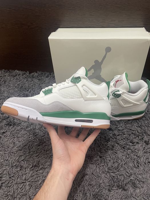 Jordan 4 SB Pine Green