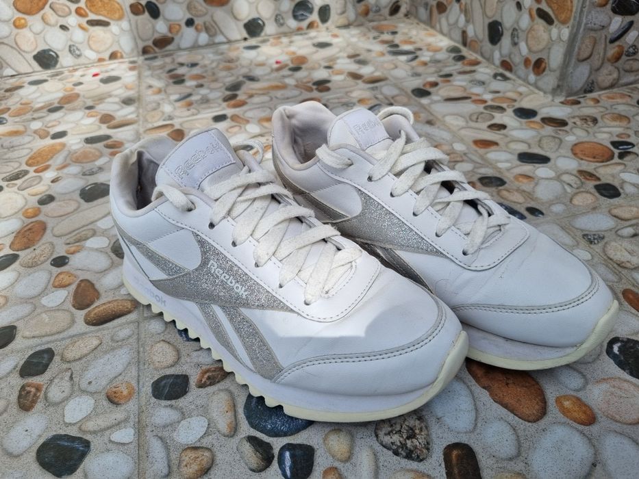 Vând adidași Reebok în stare bună