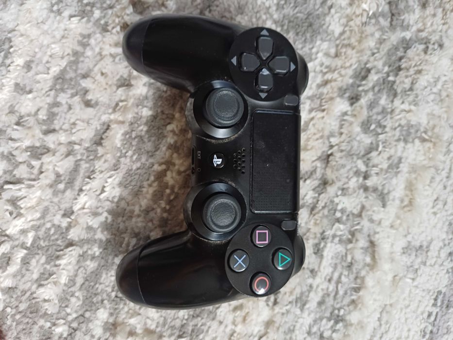 Ps4 slim 500gb+1controller,cablu de reincarcare si 6 jocuri.