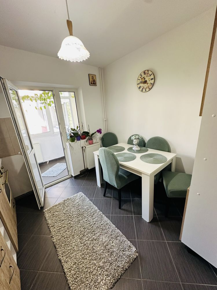Inchiriez apartament
