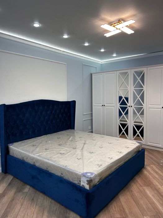 Шкаф и кровать, пользовались 1 месяц. Состояние идеальное.