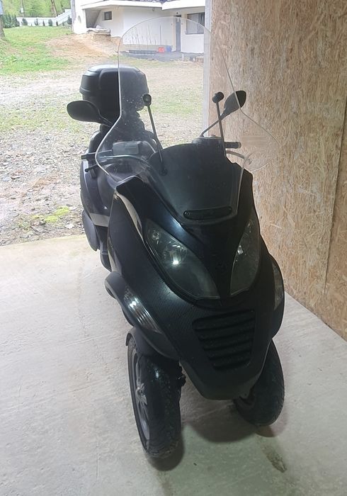 Scuter piagio mp3 , 250cc . 6200lei