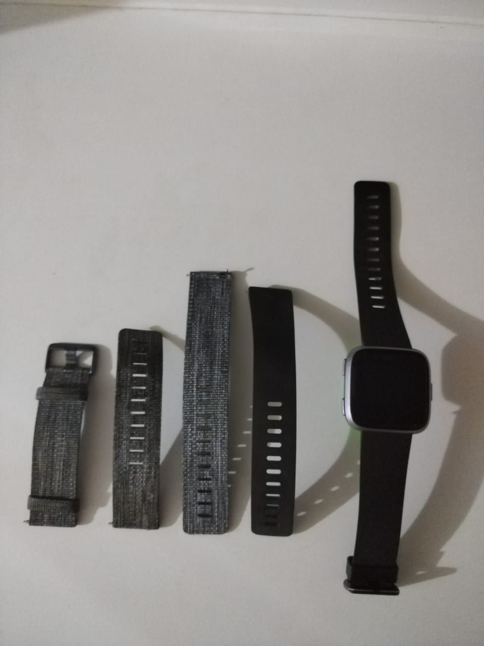 Продам смарт-часы Fitbit Versa Spetial edition