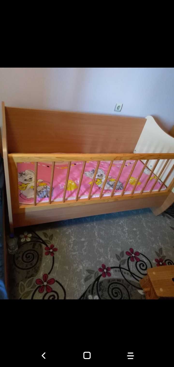Кошара за бебе,запазена с матрак и представки за люлеене