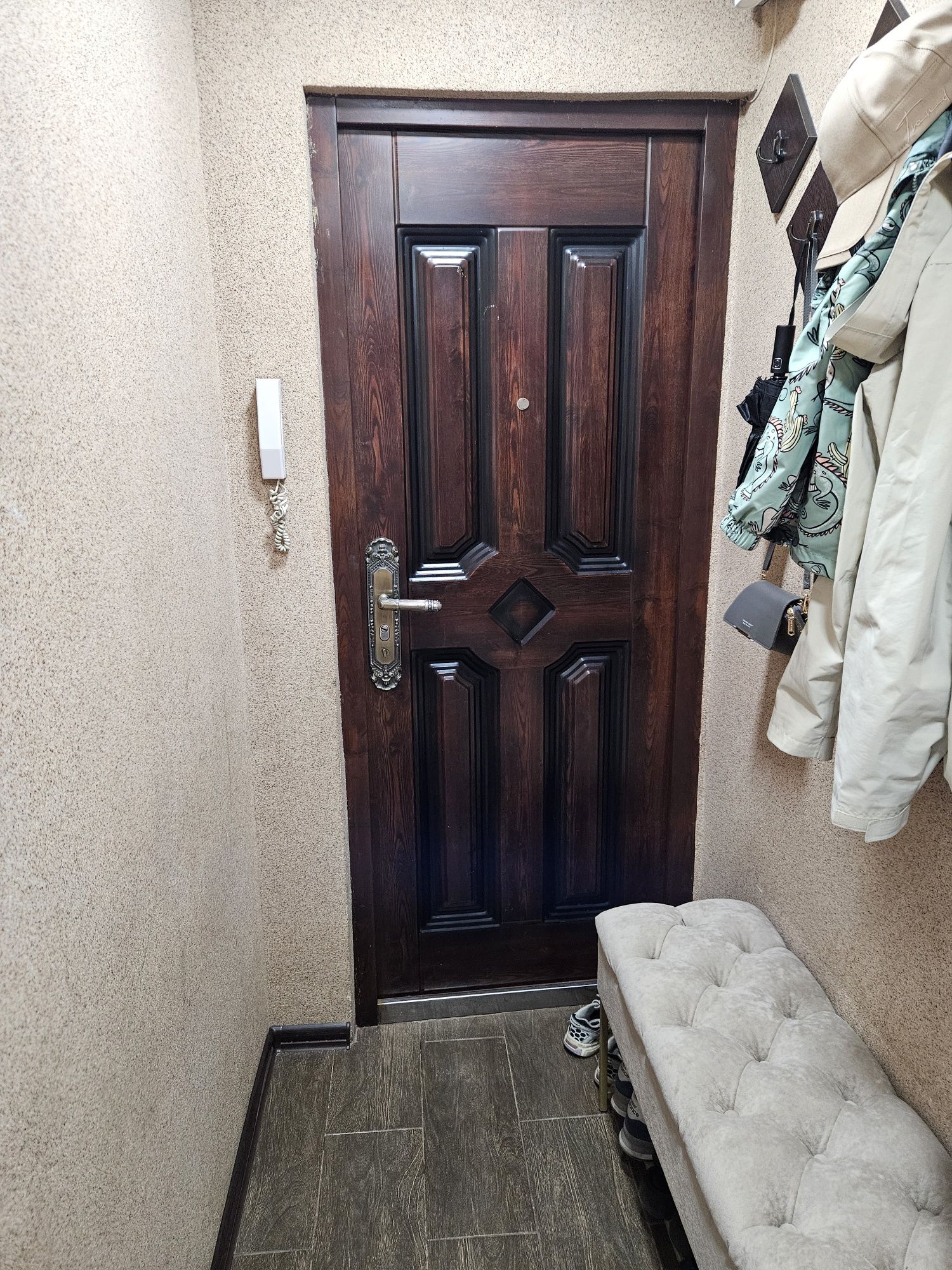 Продам входную дверь