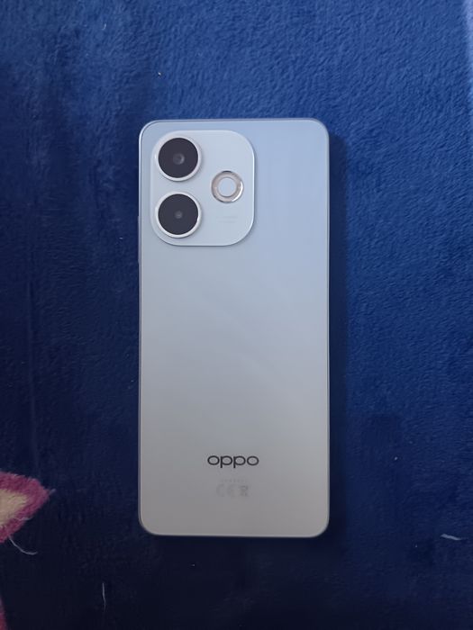 Vând sau schimb telefoane ca noi