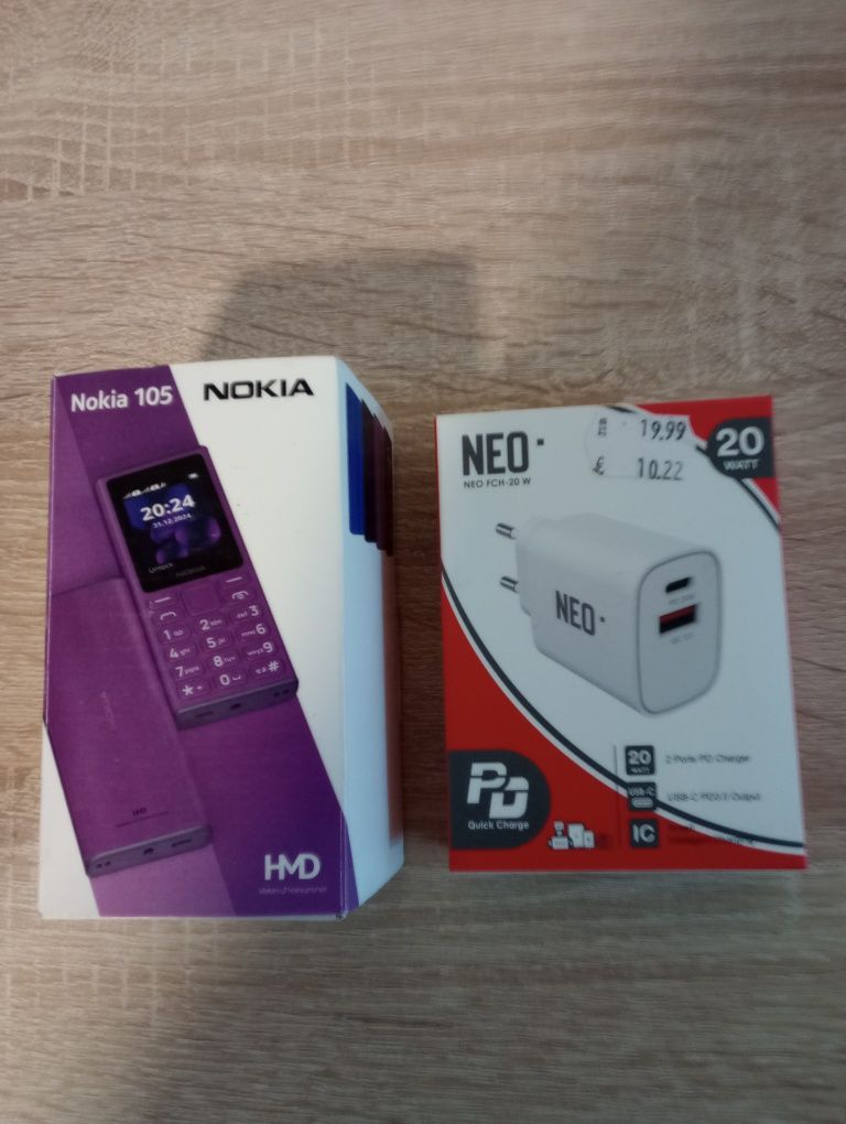 Чисто нов телефон и зарядно