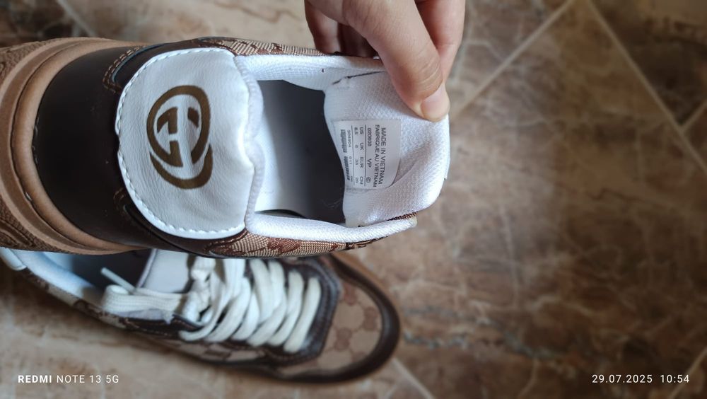 Adidași Gucci  purtați o singura data