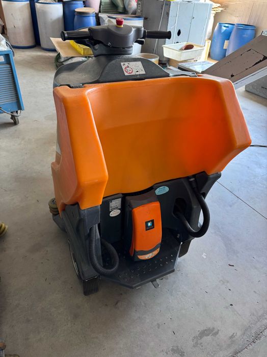 Машина за  почистване на под  TASKI Swingo