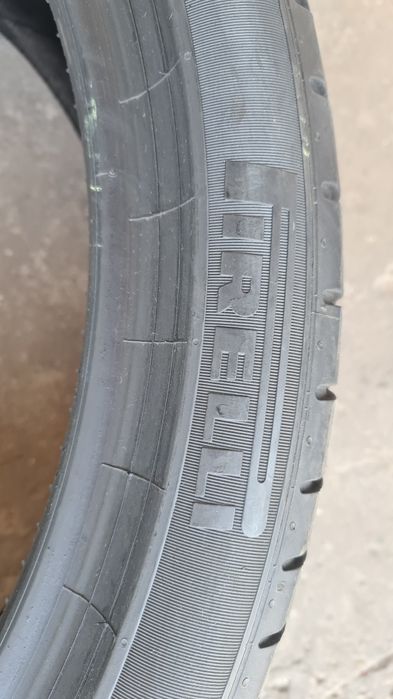 4 anvelope vara Pirelli,fata 275/35/22,spate 315/30/22,dot 2022