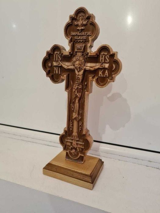 Cruce Lemn cu Postament Relief 3 D