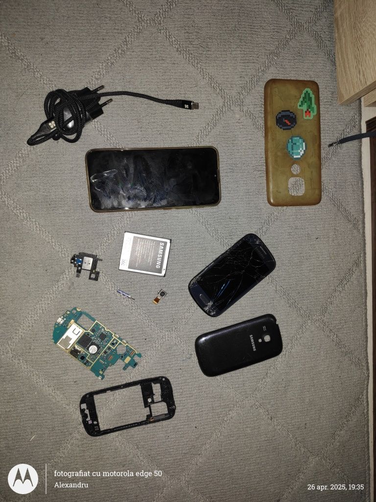 Telefon Motorola g9 play terminat de soartă+încărcător cu fir+2 huse..