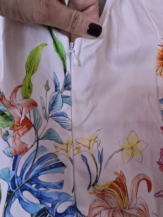 Продавам  памучен топ на цветя- размер S