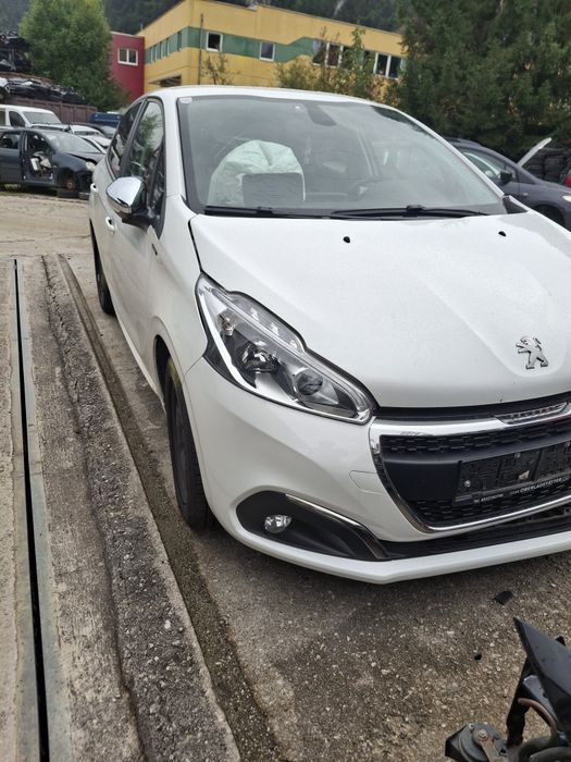 Продавам Peugeot 208 2020 г