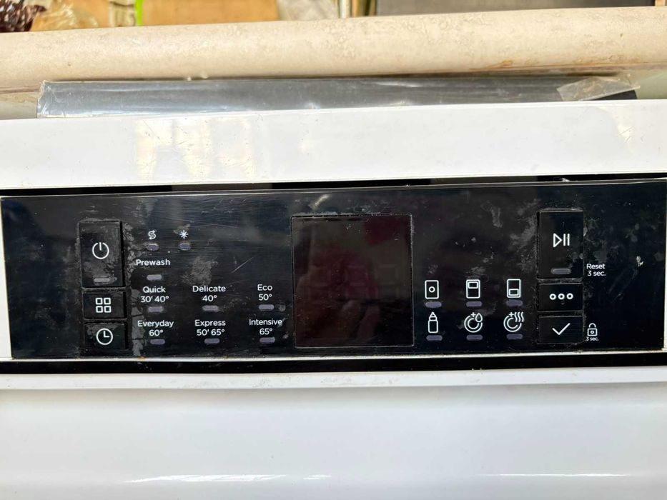 Съдомиялна Sharp