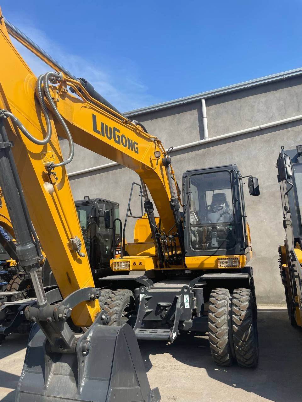 Экскаватор колесный liugong 915E
