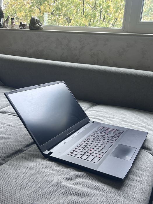 Лаптоп MSI Katana геймърски лаптоп i7 processor 17.3"  144Hz Дисплей