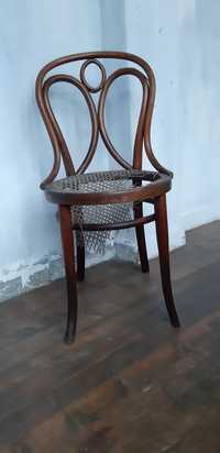 Стар дървен  стол