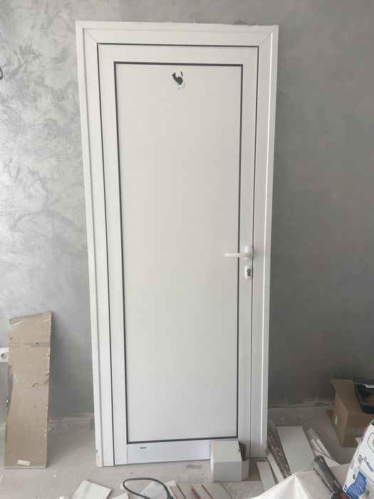 Продавам ПВЦ врата