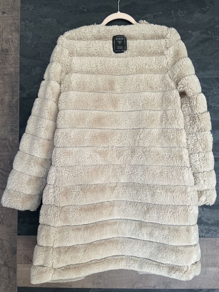 Guess palton rar faux fur blana cu 2 fețe