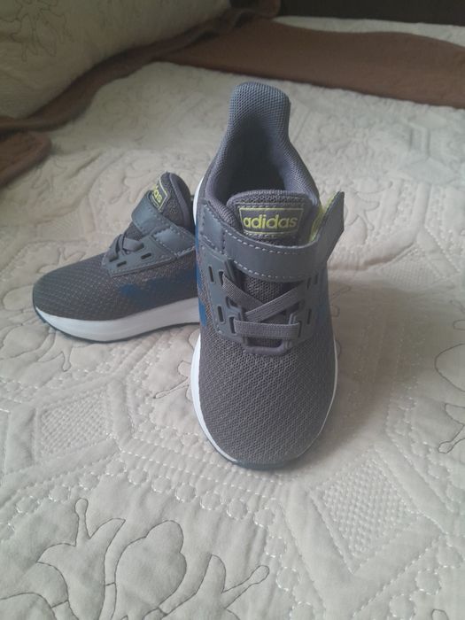 Incaltaminte Adidas și Clarks, marimea 22