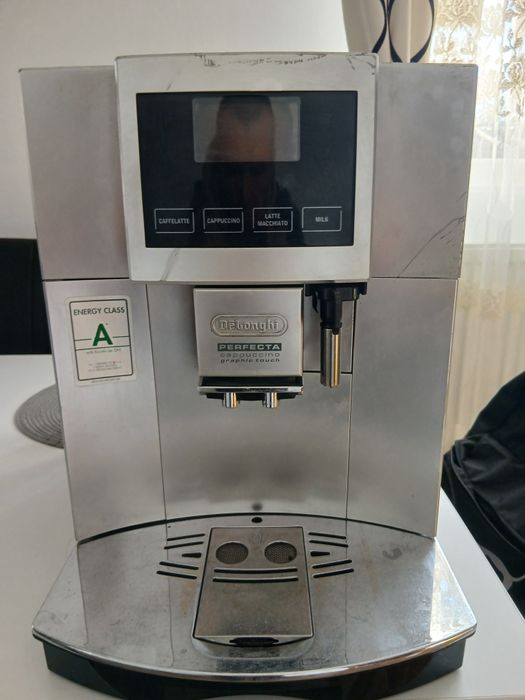 DELONGHI aparat cafea boabe si macinata