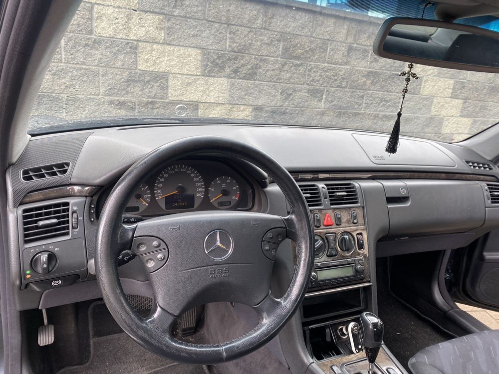 Mercedes-Benz E Class E220 Avantgarde CDI W210