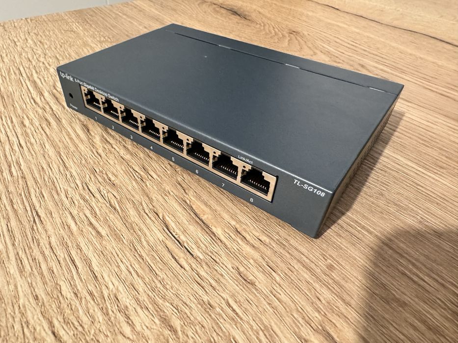 Switch TP-Link TL-SG108 8 porturi fara management